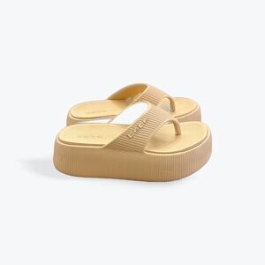 Bebe Women's Tan Platform Flip Flop Sandals Size 9